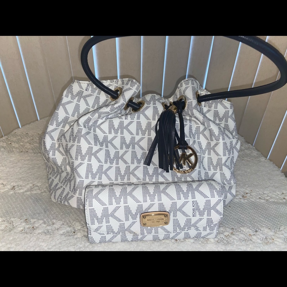 White And Blue Signature Canvas Michael Kors Bag